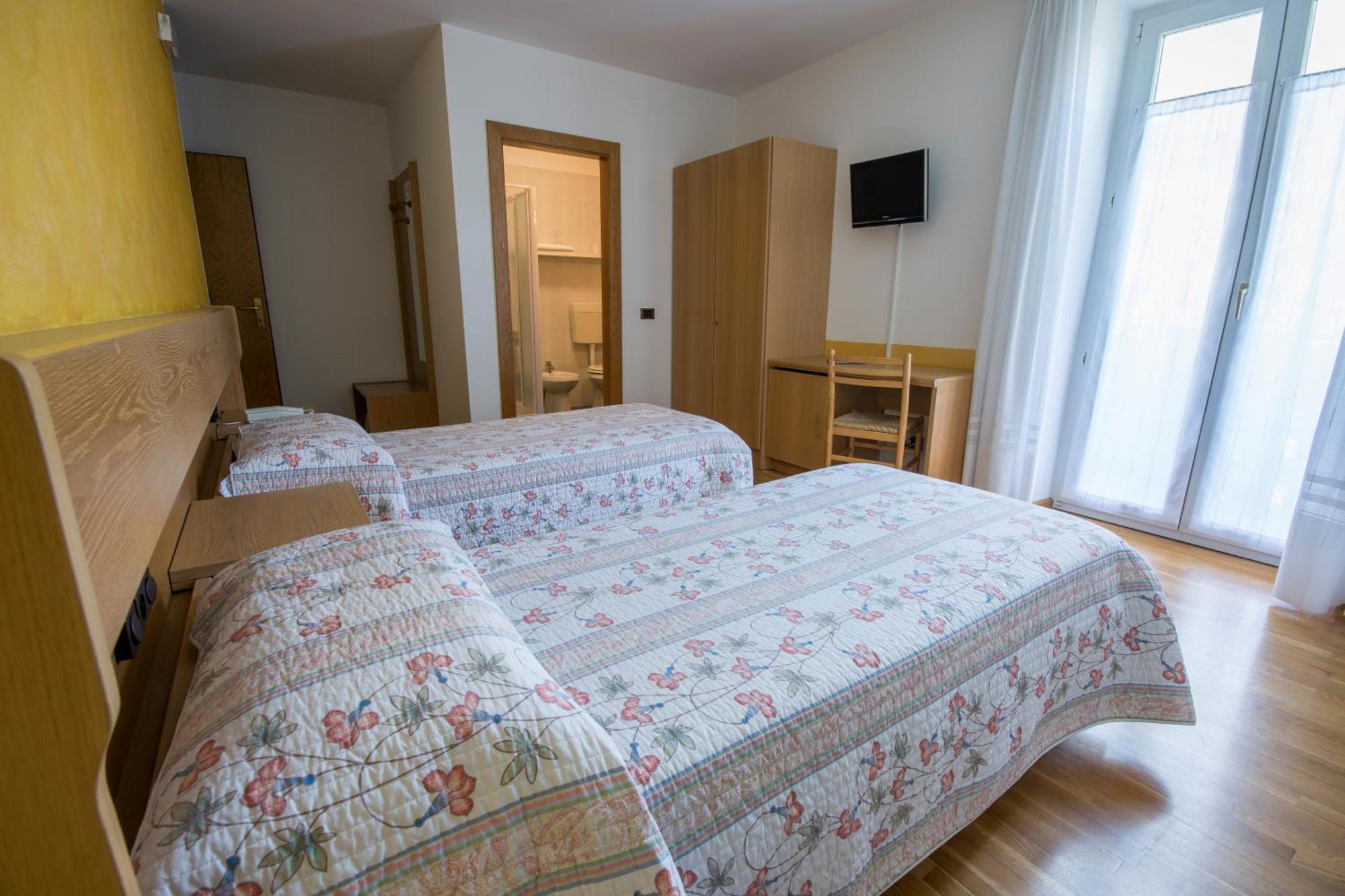 Hotel Garni Castel Ferari Tuenno Zimmer foto
