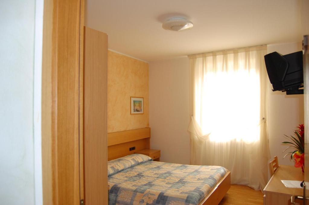 Hotel Garni Castel Ferari Tuenno Exterior foto