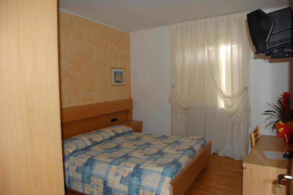 Hotel Garni Castel Ferari Tuenno Exterior foto