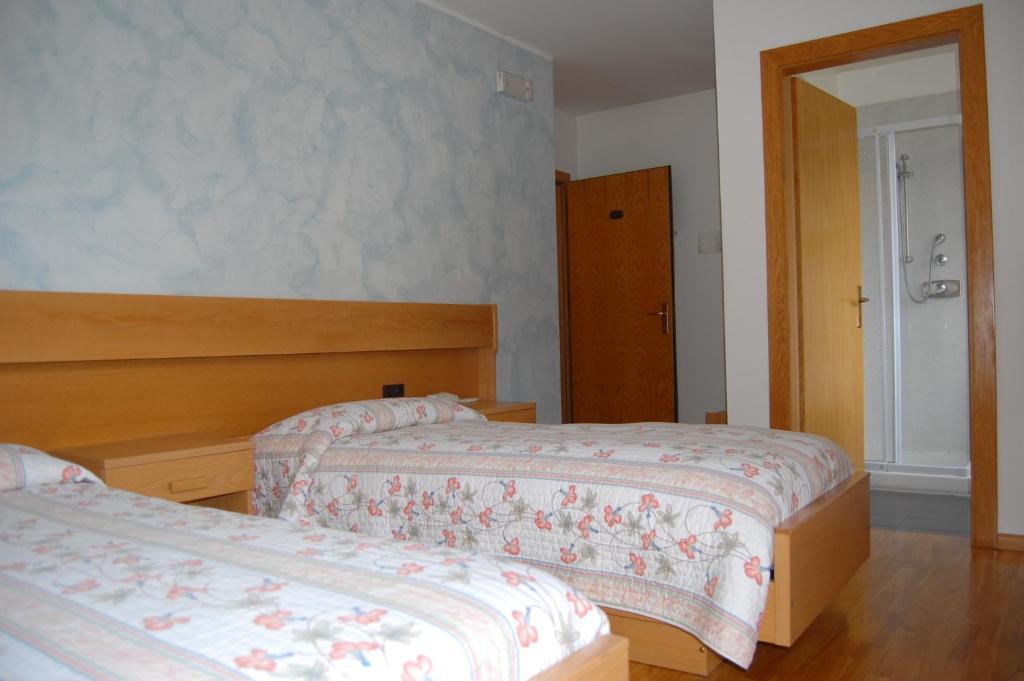 Hotel Garni Castel Ferari Tuenno Exterior foto