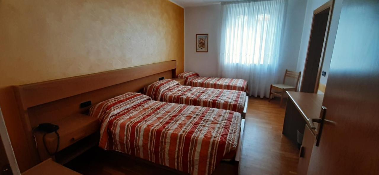 Hotel Garni Castel Ferari Tuenno Exterior foto